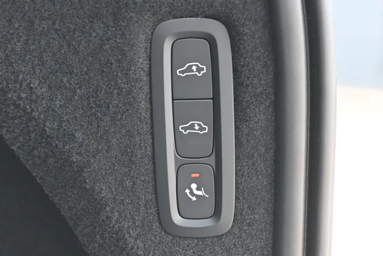 Volvo XC90 din 2023 cu 9.900 km - oferta VOL125705 - foto 14