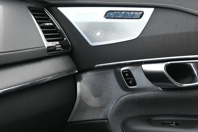 Volvo XC90 din 2023 cu 9.900 km - oferta VOL125705 - foto 24