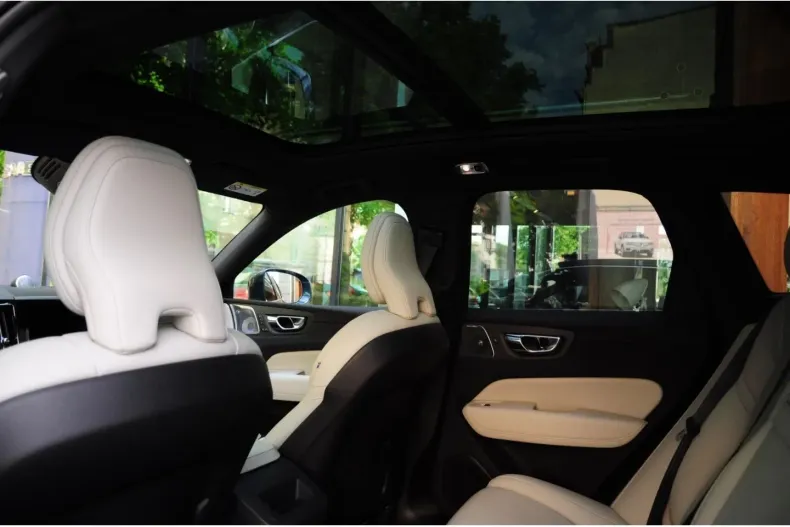 Volvo XC60 din 2021 cu 30.600 km - oferta VOL125707 - foto 9