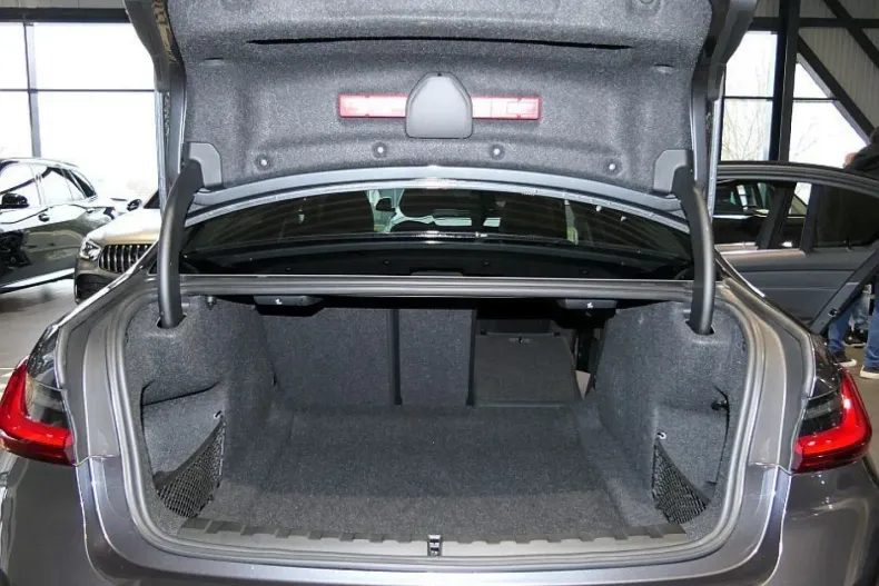 BMW 320 din 2021 cu 68.492 km - oferta BMW125708 - foto 12