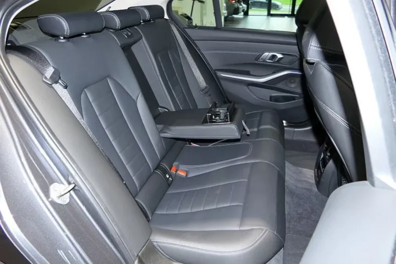 BMW 320 din 2021 cu 68.492 km - oferta BMW125708 - foto 14