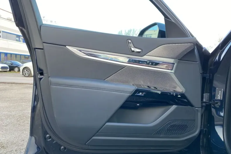 BMW 740 din 2023 cu 35.525 km - oferta BMW125722 - foto 18