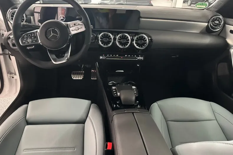 Mercedes-Benz CLA 250 din 2023 cu 35.000 km - oferta MER125727 - foto 12