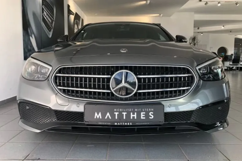 Mercedes-Benz E 220 din 2021 cu 46.239 km - oferta MER125728 - foto 3