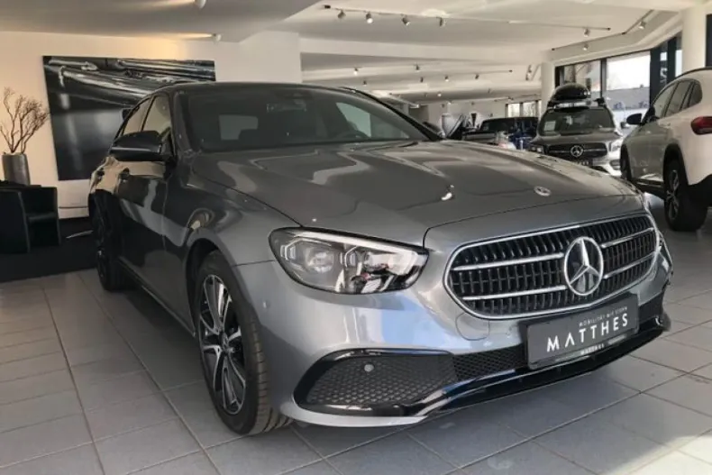 Mercedes-Benz E 220 din 2021 cu 46.239 km - oferta MER125728 - foto 4