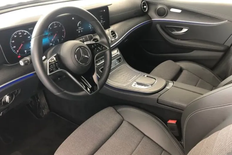 Mercedes-Benz E 220 din 2021 cu 46.239 km - oferta MER125728 - foto 11