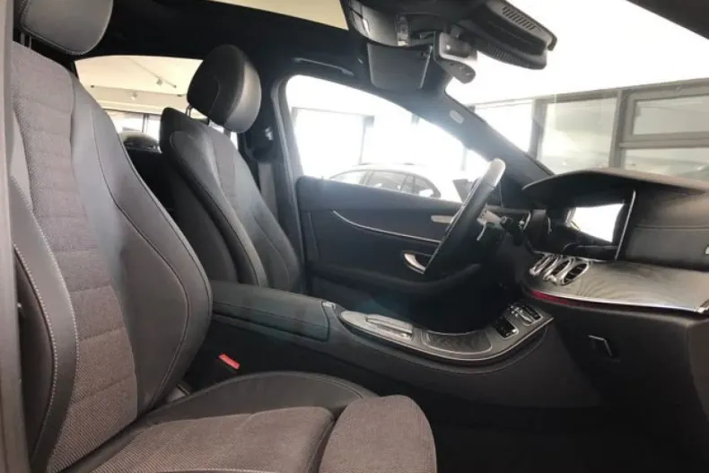 Mercedes-Benz E 220 din 2021 cu 46.239 km - oferta MER125728 - foto 14