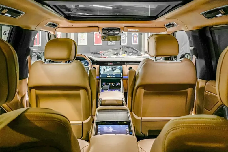 Land Rover Range Rover din 2023 cu 15.000 km - oferta LAN125740 - foto 8