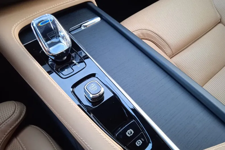 Volvo XC90 din 2023 cu 15.600 km - oferta VOL125768 - foto 11