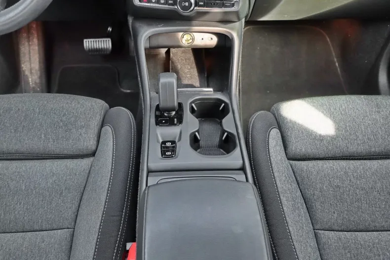 Volvo XC40 din 2023 cu 34.733 km - oferta VOL125784 - foto 9