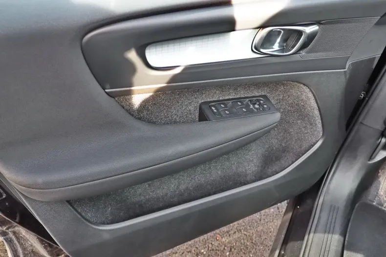 Volvo XC40 din 2023 cu 34.733 km - oferta VOL125784 - foto 13