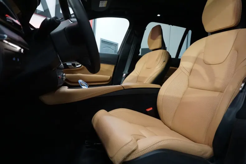 Volvo XC90 din 2023 cu 400 km - oferta VOL125798 - foto 9