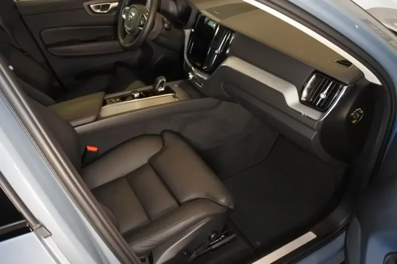 Volvo XC60 din 2023 cu 8.300 km - oferta VOL125829 - foto 9