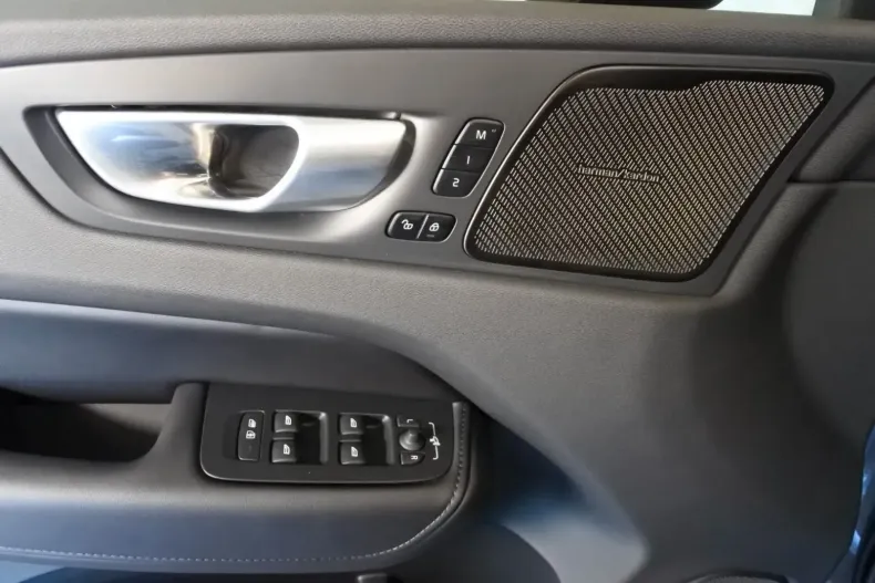 Volvo XC60 din 2023 cu 8.300 km - oferta VOL125829 - foto 22