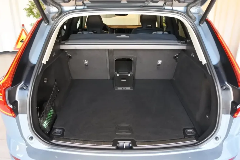 Volvo XC60 din 2023 cu 8.300 km - oferta VOL125829 - foto 24