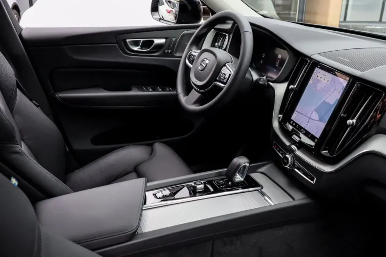 Volvo XC60 din 2023 cu 5.300 km - oferta VOL125839 - foto 5