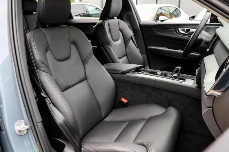 Volvo XC60 din 2023 cu 5.300 km - oferta VOL125839 - foto 6