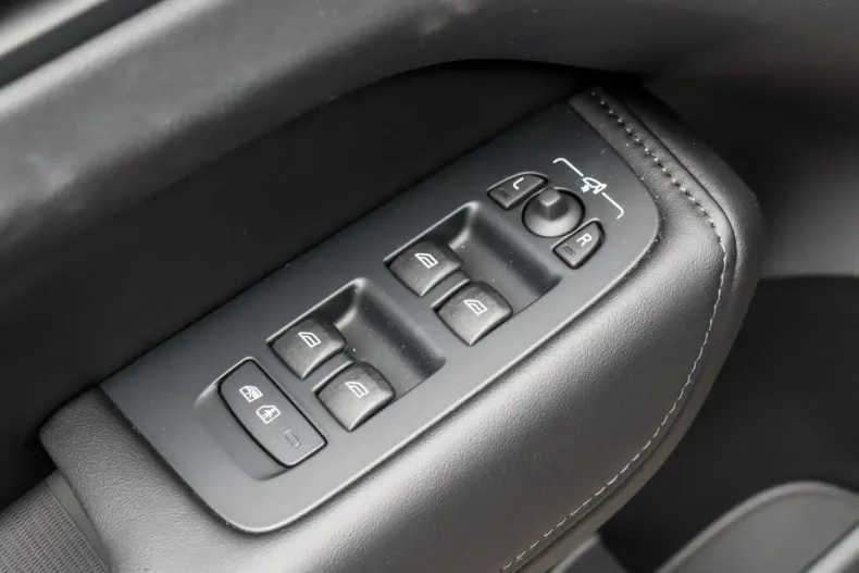 Volvo XC60 din 2023 cu 5.300 km - oferta VOL125839 - foto 13