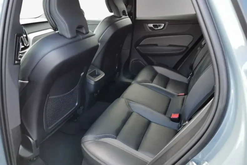 Volvo XC60 din 2023 cu 26.400 km - oferta VOL125844 - foto 9