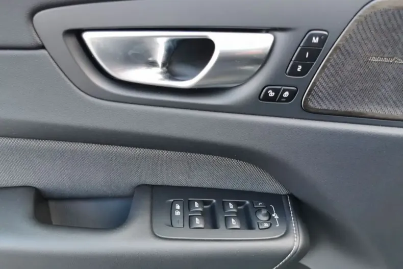 Volvo XC60 din 2023 cu 26.400 km - oferta VOL125844 - foto 14