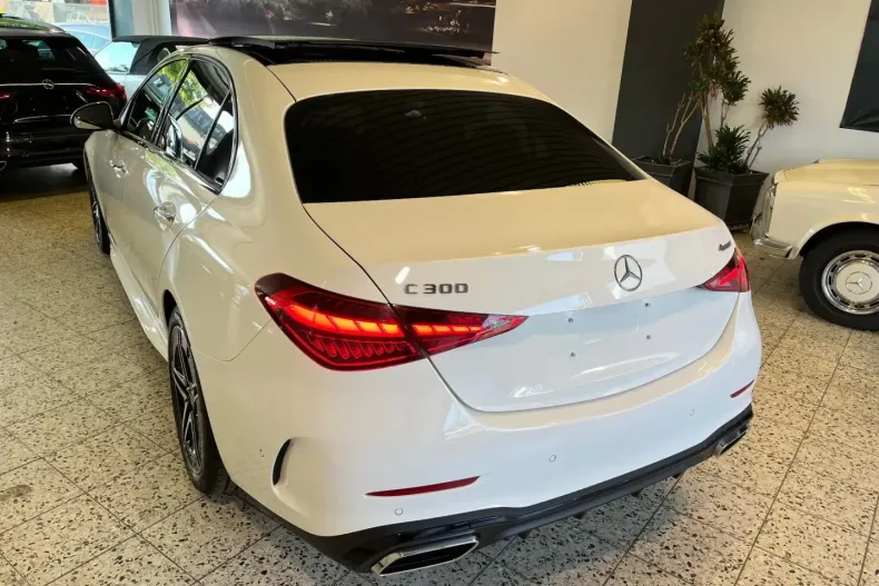 Mercedes-Benz C 300 din 2022 cu 10.400 km - oferta MER125845 - foto 4