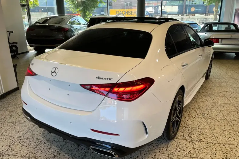 Mercedes-Benz C 300 din 2022 cu 10.400 km - oferta MER125845 - foto 5