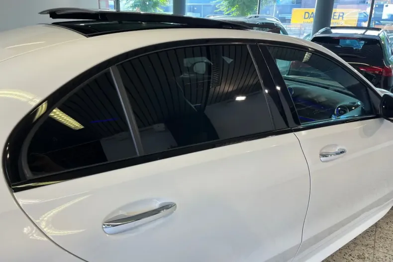 Mercedes-Benz C 300 din 2022 cu 10.400 km - oferta MER125845 - foto 18