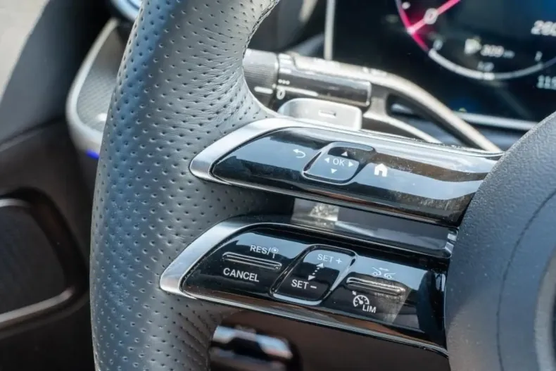 Mercedes-Benz C 300 din 2023 cu 20.432 km - oferta MER125846 - foto 17