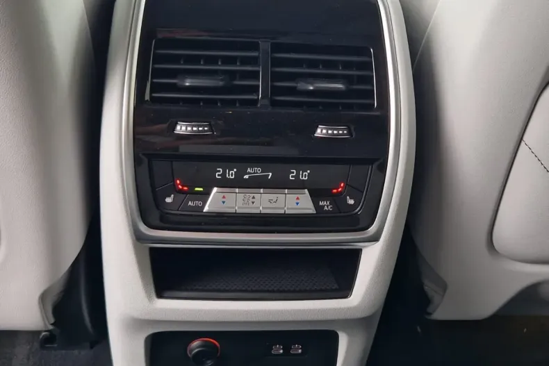 BMW XM din 2023 cu 5.926 km - oferta BMW125858 - foto 9