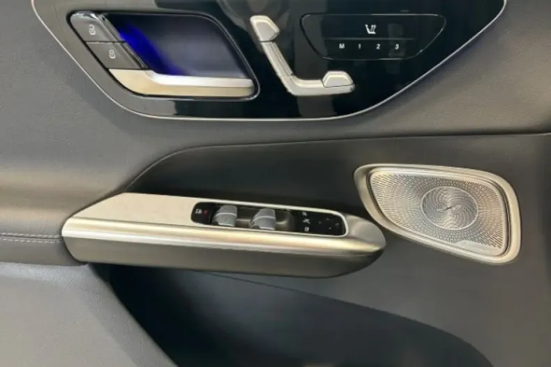 Mercedes-Benz GLC 200 din 2023 cu 8.187 km - oferta MER125868 - foto 10