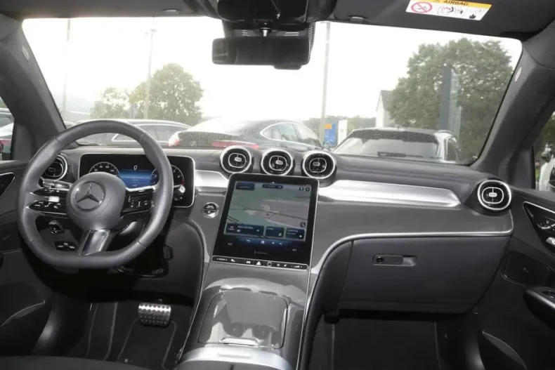 Mercedes-Benz GLC 200 din 2023 cu 8.150 km - oferta MER125869 - foto 6