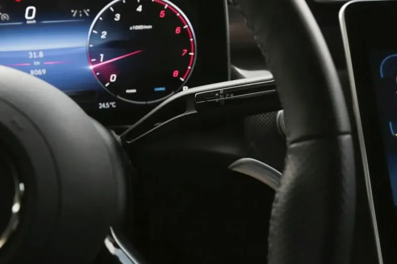 Mercedes-Benz GLC 200 din 2023 cu 8.150 km - oferta MER125869 - foto 12