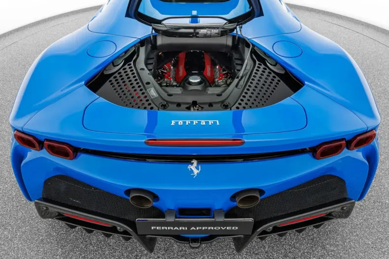 Ferrari SF90 din 2023 cu 3.900 km - oferta FER125884 - foto 24