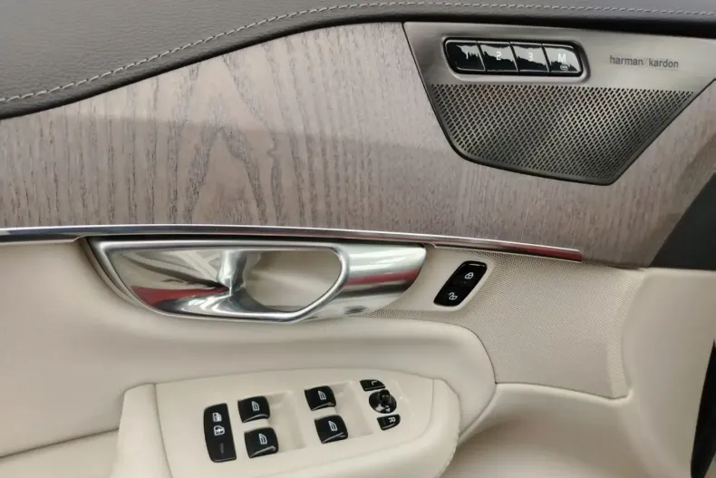 Volvo XC90 din 2023 cu 21.600 km - oferta VOL125886 - foto 12