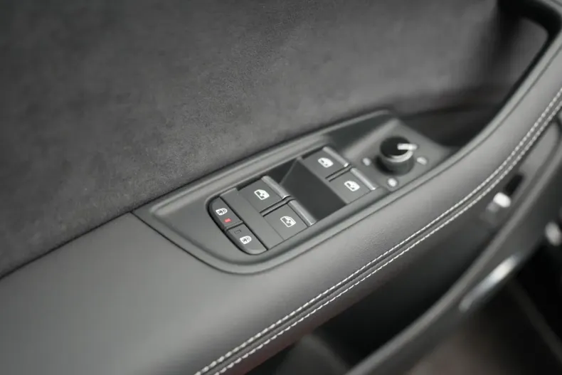 Audi Q8 din 2024 cu 5.500 km - oferta AUD125887 - foto 11