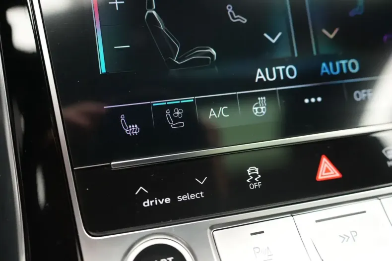 Audi Q8 din 2024 cu 5.500 km - oferta AUD125887 - foto 24