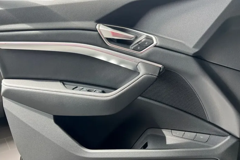 Audi Q8 e-tron din 2023 cu 41.000 km - oferta AUD125895 - foto 7