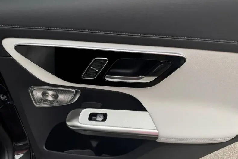 Mercedes-Benz GLC 300 din 2024 cu 100 km - oferta MER125899 - foto 11