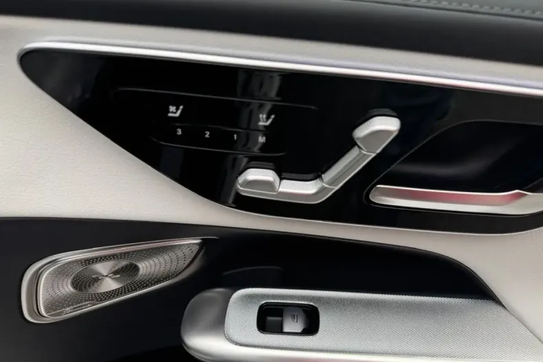 Mercedes-Benz GLC 300 din 2024 cu 100 km - oferta MER125899 - foto 12