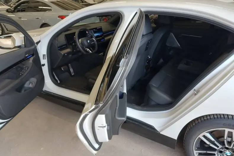 BMW 520 din 2023 cu 28.263 km - oferta BMW125911 - foto 6