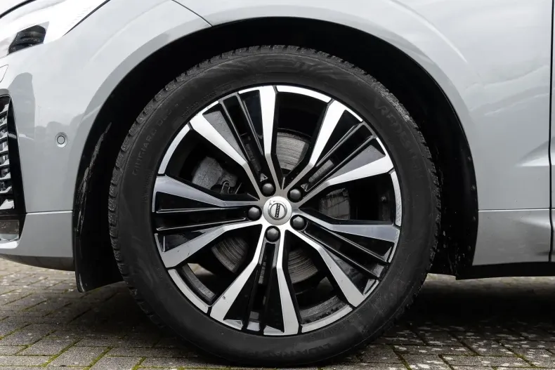 Volvo XC60 din 2023 cu 26.160 km - oferta VOL125925 - foto 4