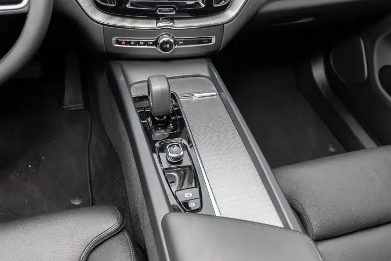 Volvo XC60 din 2023 cu 26.160 km - oferta VOL125925 - foto 11