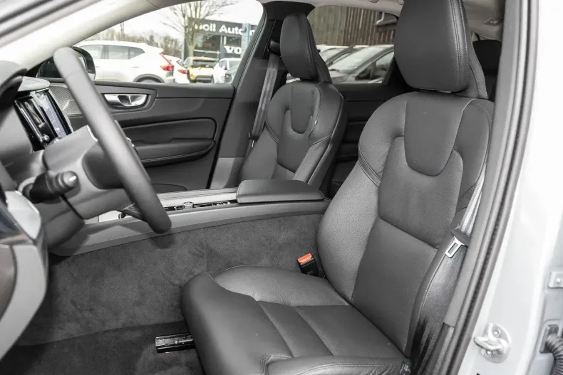 Volvo XC60 din 2023 cu 26.160 km - oferta VOL125925 - foto 12