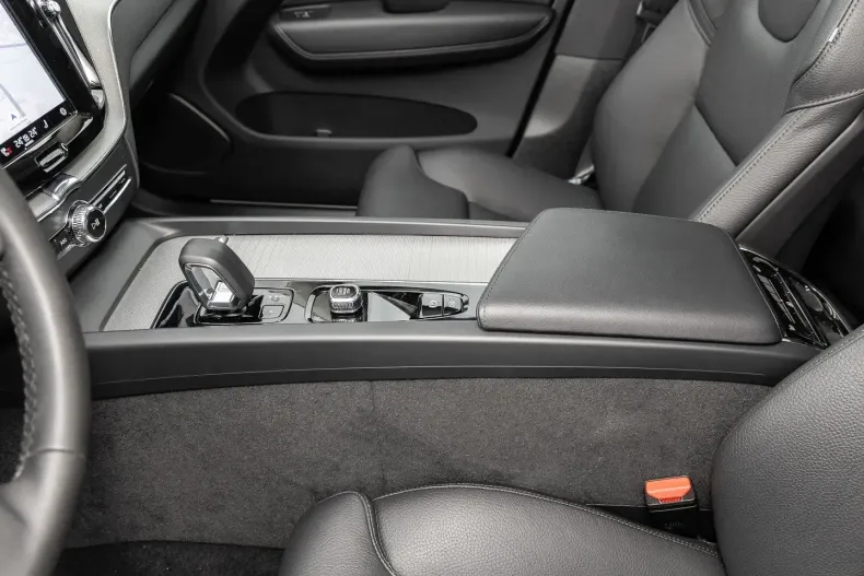 Volvo XC60 din 2023 cu 26.160 km - oferta VOL125925 - foto 13