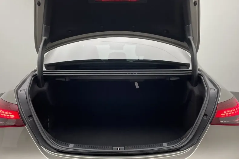 Mercedes-Benz E 220 din 2023 cu 21.000 km - oferta MER125929 - foto 13