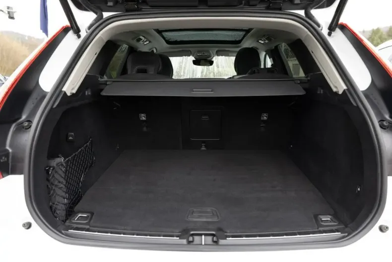 Volvo XC60 din 2021 cu 41.179 km - oferta VOL125937 - foto 8