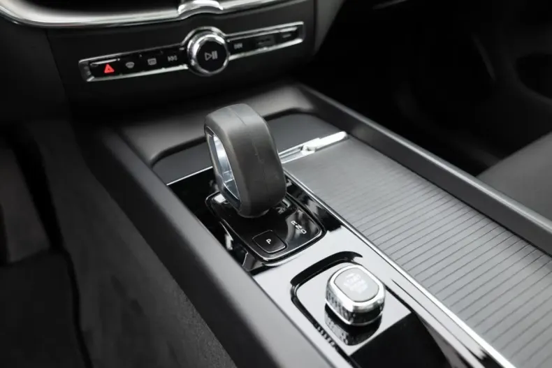 Volvo XC60 din 2021 cu 41.179 km - oferta VOL125937 - foto 17