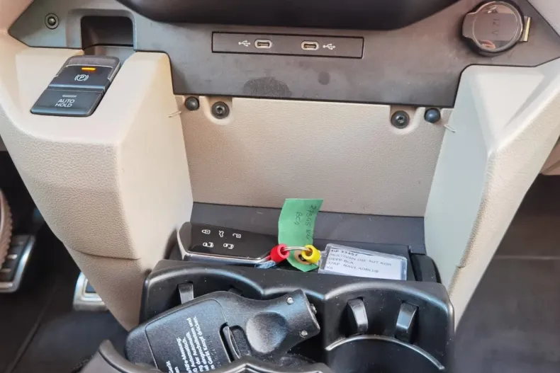 Volkswagen T7 Multivan din 2022 cu 27.550 km - oferta VOL125943 - foto 17