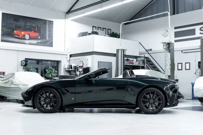 Aston Martin V8 Vantage din 2021 cu 9.736 km - oferta AST125949 - foto 3