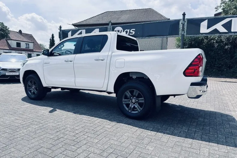 Toyota Hilux din 2023 cu 3.500 km - oferta TOY125960 - foto 3